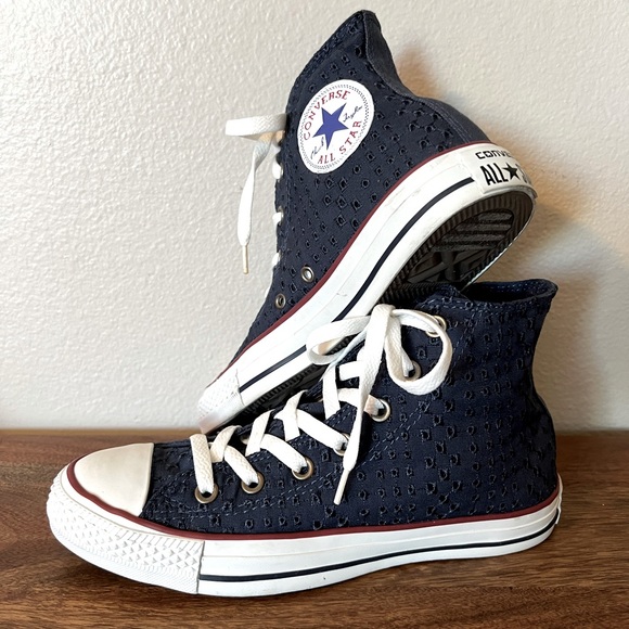 Rare Navy eyelet print Converse 7 1/2 - Picture 1 of 12